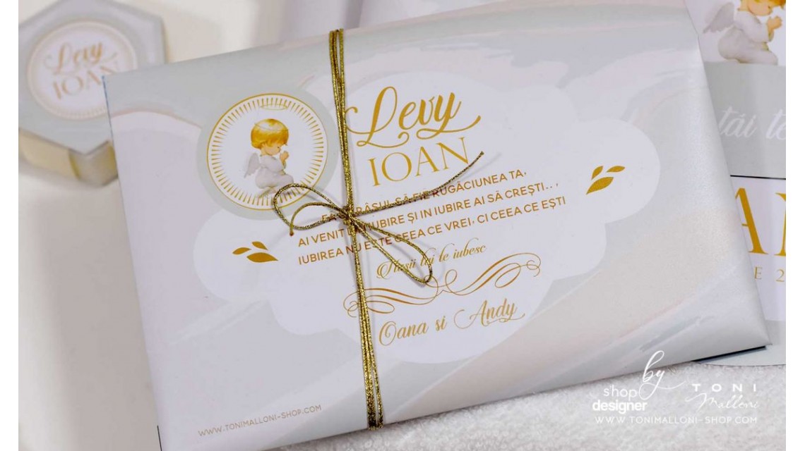 Trusou de botez cu ingeri si broderie personalizata aurie si pattern marble crem mint 24